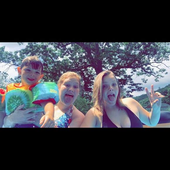 Meet your Posher, Addison - Picture 1 of 1